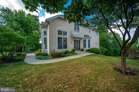 1022 Riverview Ln, West Conshohocken, PA 19428