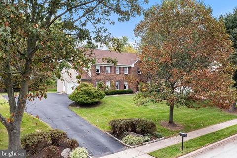 1215 Horseshoe Dr, Blue Bell, PA 19422