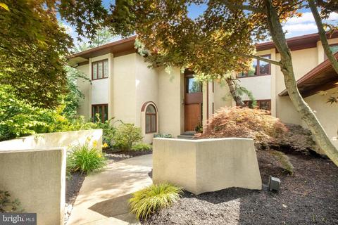 1084 Victor Ln, Bryn Mawr, PA 19010
