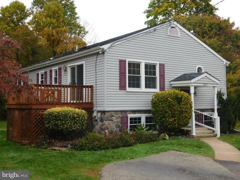 557 Limerick Center Rd, Royersford, PA 19468
