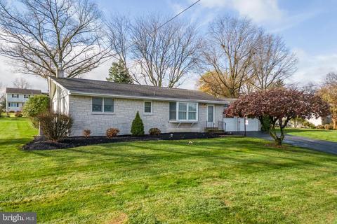 1707 Lakeshore Dr, Pennsburg, PA 18073