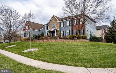 28 Goldfinch Cir, Phoenixville, PA 19460