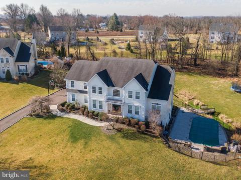 16 Brookdale Dr, Royersford, PA 19468
