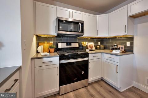 202 Honey Ln, Norristown, PA 19401