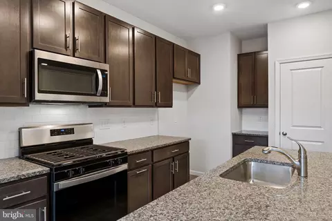 204 Honey Ln, Norristown, PA 19401