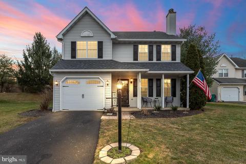 66 Commons Dr, Pottstown, PA 19464