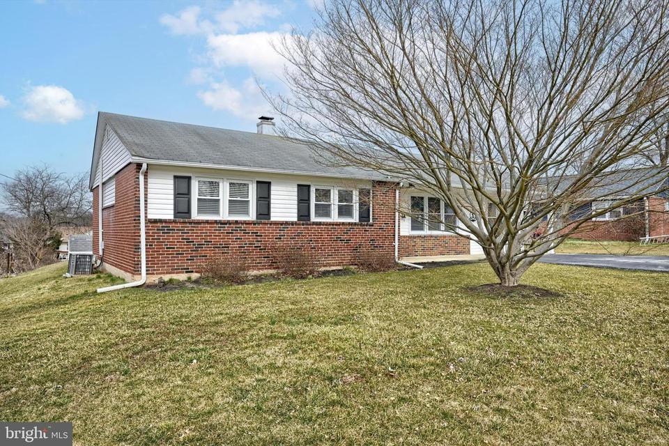  203 Bryans Rd, Norristown, PA 19401 photo 1