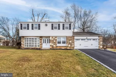 2014 Wisteria Ln, Lafayette Hill, PA 19444