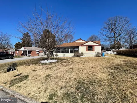 817 Woodbrook Ln, Plymouth Meeting, PA 19462