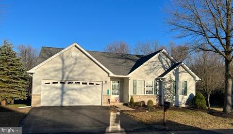 14 Presidential Dr, Royersford, PA 19468