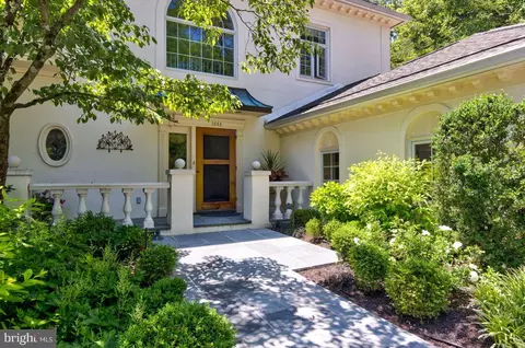 1005 Canterbury Ln, Villanova, PA 19085