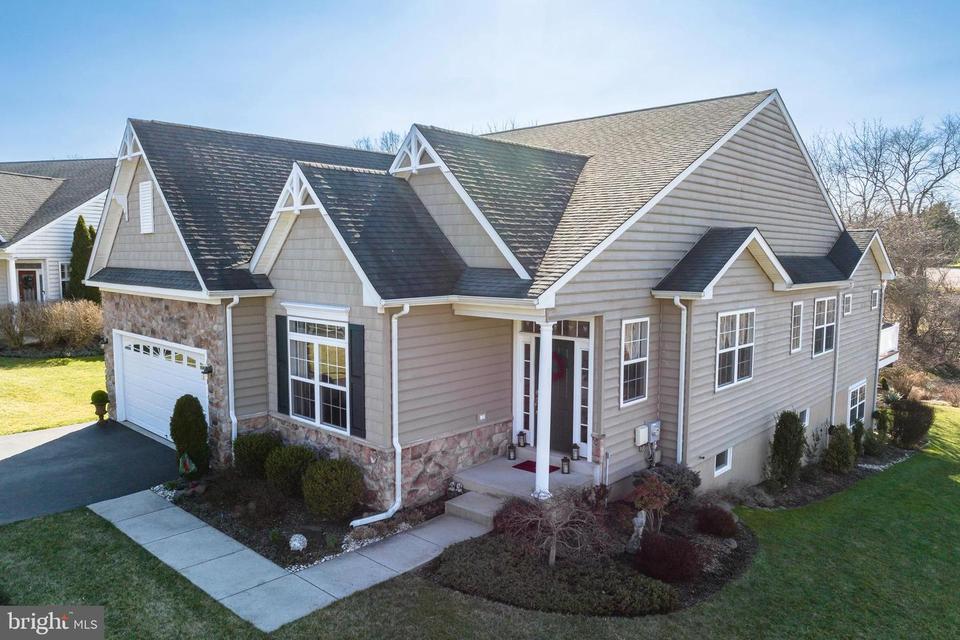  4308 Meadowridge Ln, Collegeville, PA 19426 photo 2