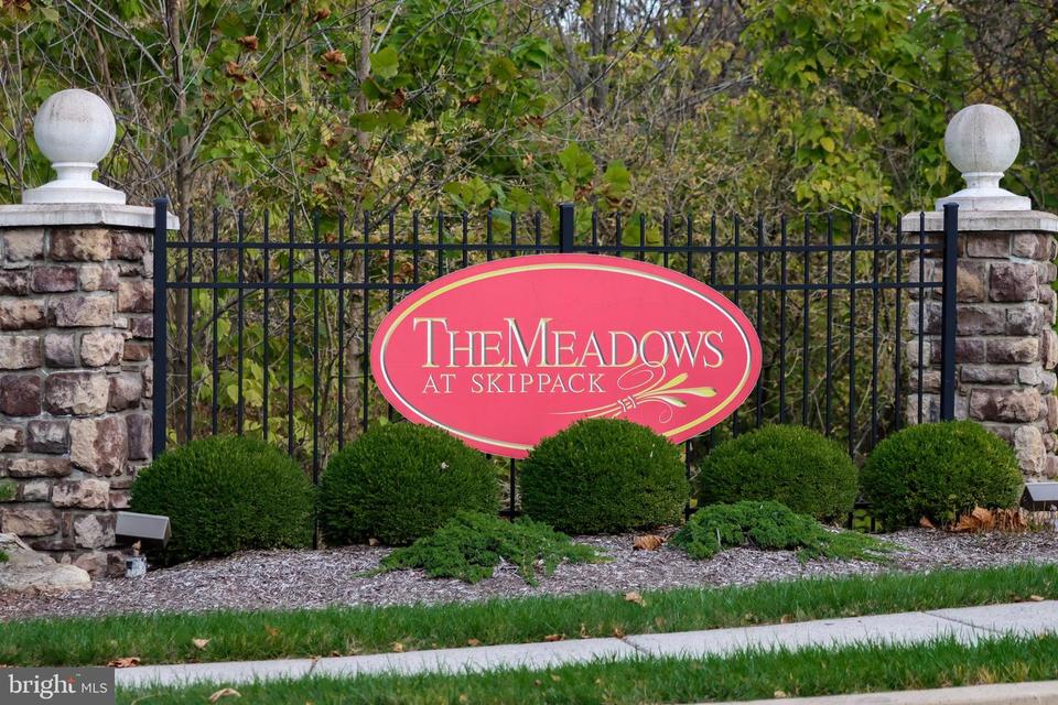  4308 Meadowridge Ln, Collegeville, PA 19426 photo 3