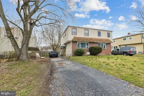 1478 Bluejay Rd, Abington, PA 19001