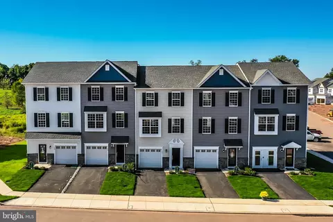 419 Ridgewood Dr, Royersford, PA 19468