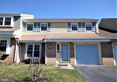39 Green Woods Dr, Horsham, PA 19044