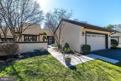 7 Hounds Run Ln, Blue Bell, PA 19422