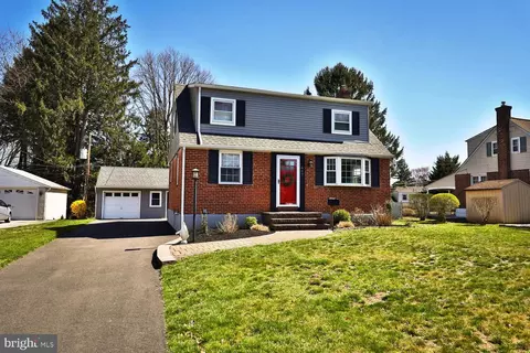607 Delft Ln, Hatboro, PA 19040