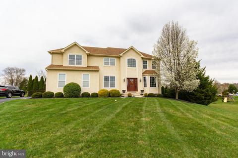 80 Oak Creek Dr, Royersford, PA 19468