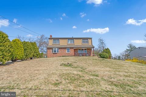 614 Brenda Ln, Norristown, PA 19403