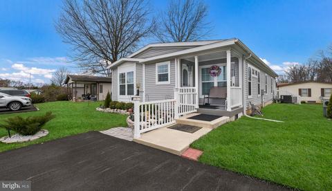 683 Honey Suckle Dr, North Wales, PA 19454