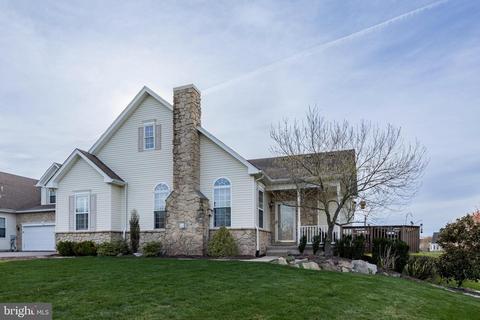 1010 Vintage Cir, Pennsburg, PA 18073