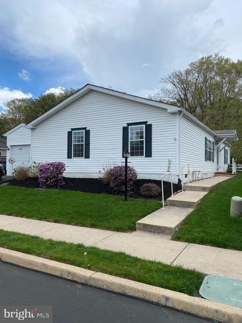 1113 Jfk Dr, North Wales, PA 19454