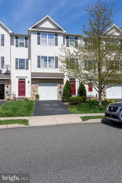 1527 Laura Ln, Pottstown, PA 19464