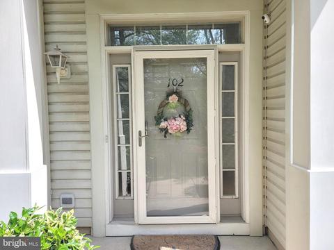 102 Dresher Woods Dr, Dresher, PA 19025