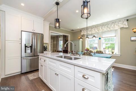 102 N Towamencin Ave, Lansdale, PA 19446