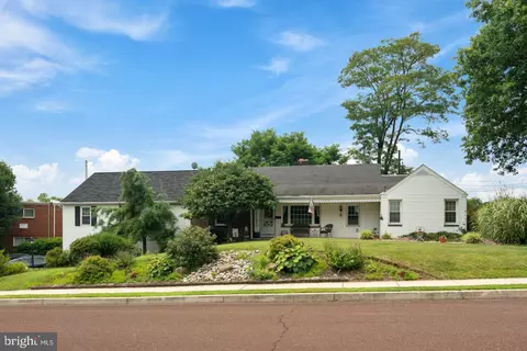 112 Sunnyhill Dr, Souderton, PA 18964