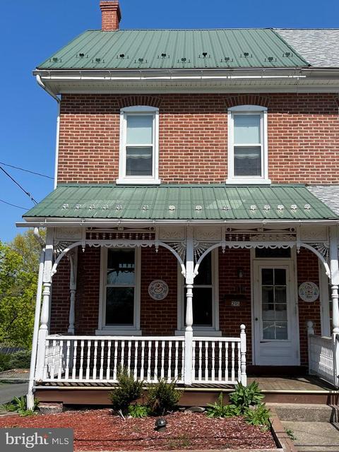215 W 4th St, East Greenville, PA 18041