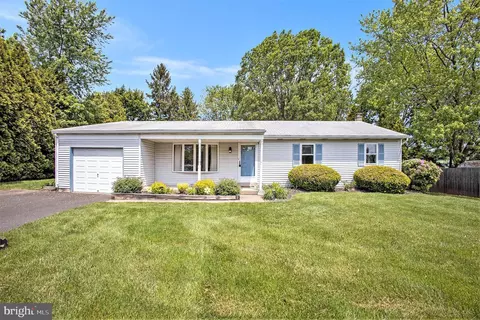 2730 Pioneer Rd, Hatboro, PA 19040