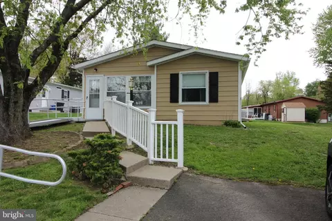 753 Hidden Springs Ln, North Wales, PA 19454