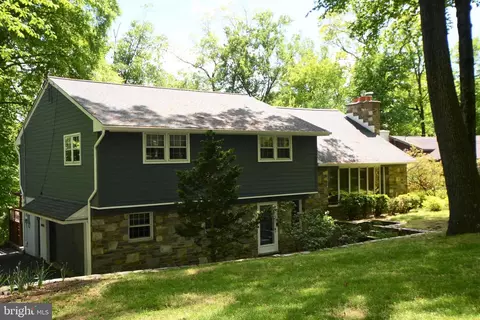 2135 Country Club Dr, Huntingdon Valley, PA 19006