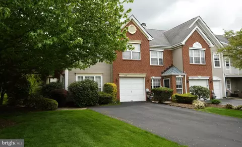 206 Aqueduct Dr, North Wales, PA 19454