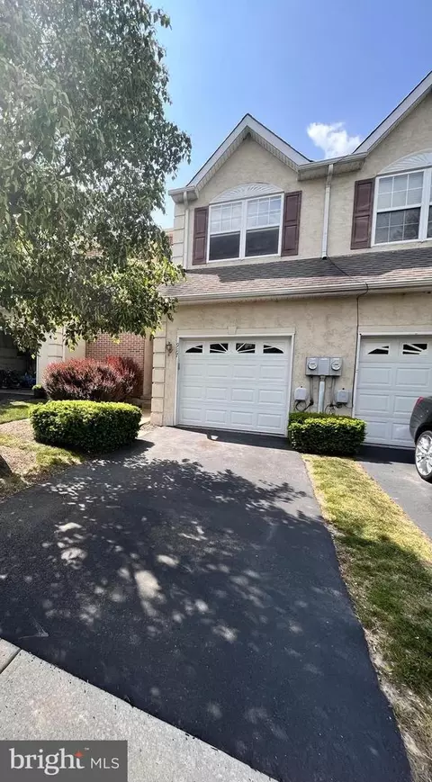 917 Carrington Dr, Red Hill, PA 18076
