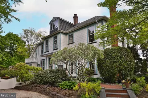 701 E Hartwell Ln, Wyndmoor, PA 19038