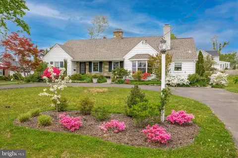 306 Washington Ln, Fort Washington, PA 19034