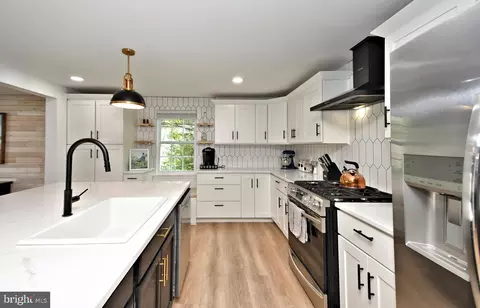 46 Sandown Rd, Audubon, PA 19403