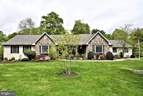 675 Forest Creek Dr, Ambler, PA 19002