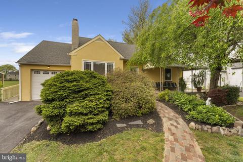 328 Clear Spring Rd, Lansdale, PA 19446