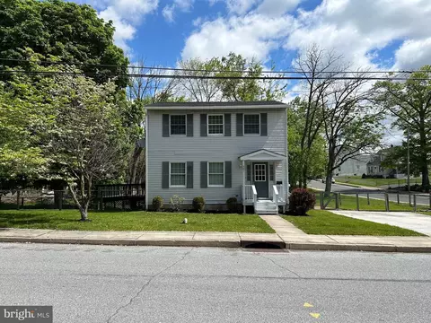 301 E Race St, Stowe, PA 19464