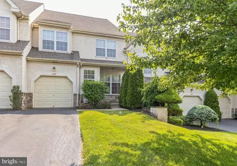 205 Brookdale Ct, Dresher, PA 19025