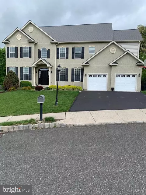 8 Lee Dr, Pottstown, PA 19464