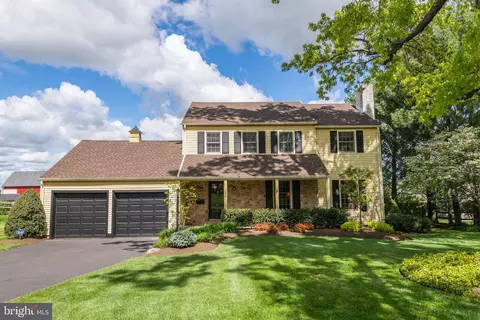 1090 Kenyon Dr, Fort Washington, PA 19034