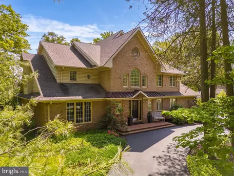 825 Foxwood Cir, Lafayette Hill, PA 19444
