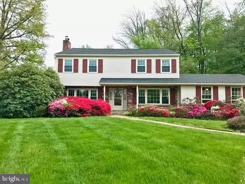 552 Derwin Dr, Blue Bell, PA 19422