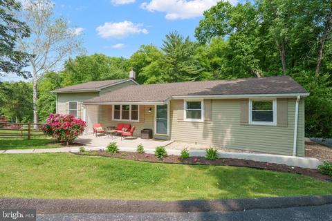 310 4th Ave, Mont Clare, PA 19453