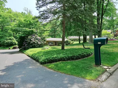 478 Sharon Dr, Wayne, PA 19087